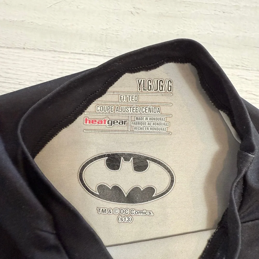 Under armour boys short‎ sleeve fitted shirt baselayer Batman youth large